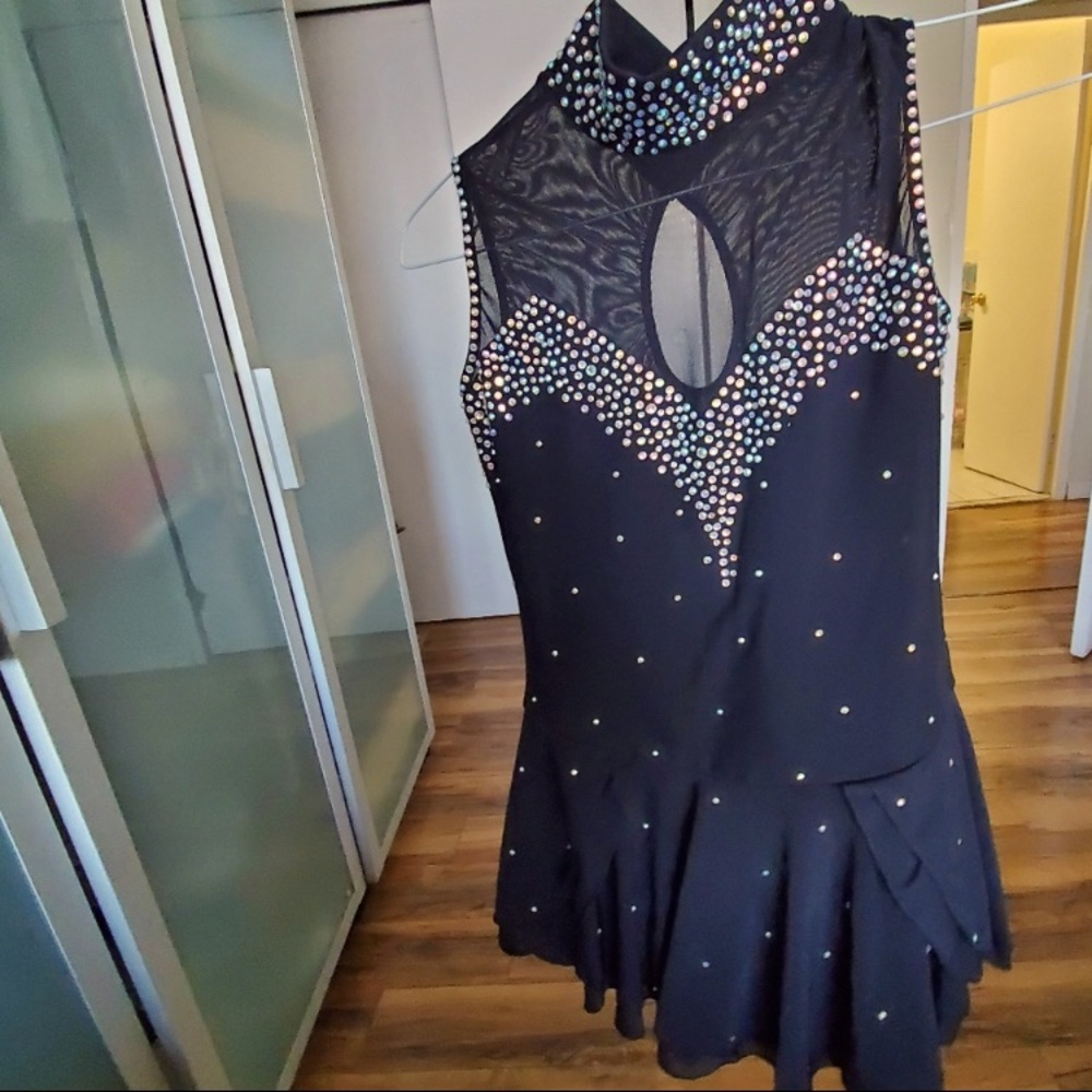 Black custom skating dress, women XS/S- child XL.